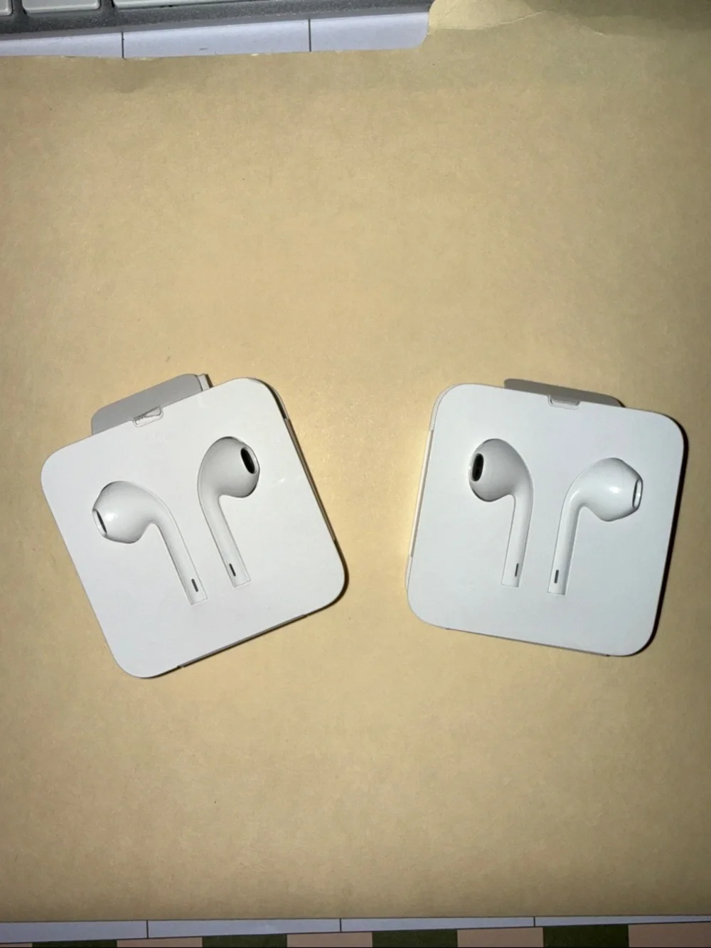Apple Wired Earbud Headphones